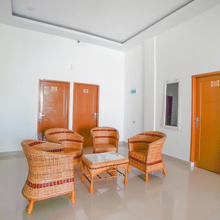 Super Oyo 90457 Anara Residence & Guest House Медан Экстерьер фото