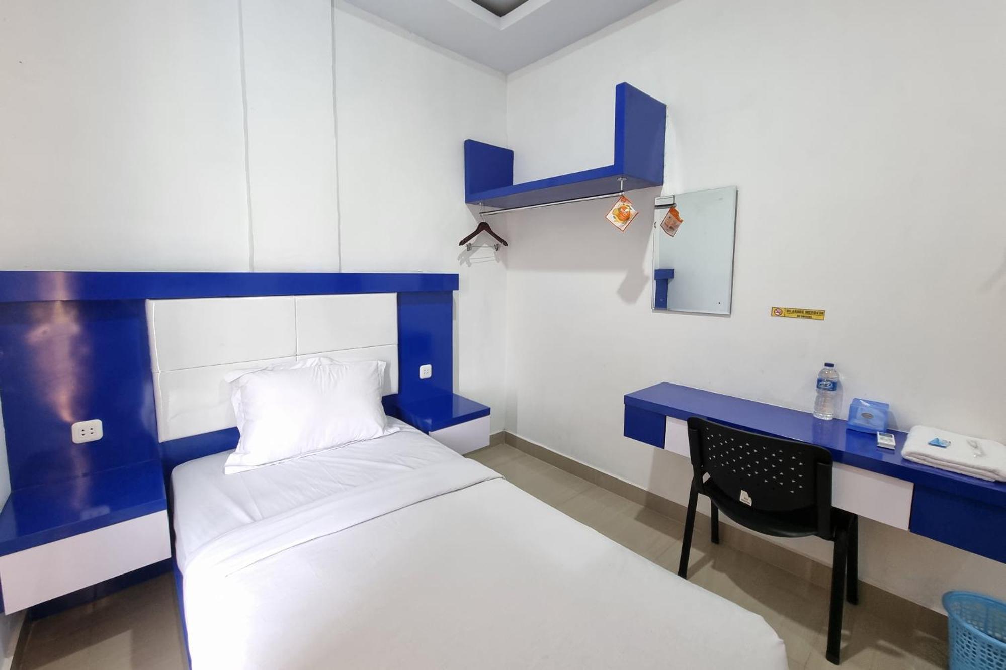 Super Oyo 90457 Anara Residence & Guest House Медан Экстерьер фото