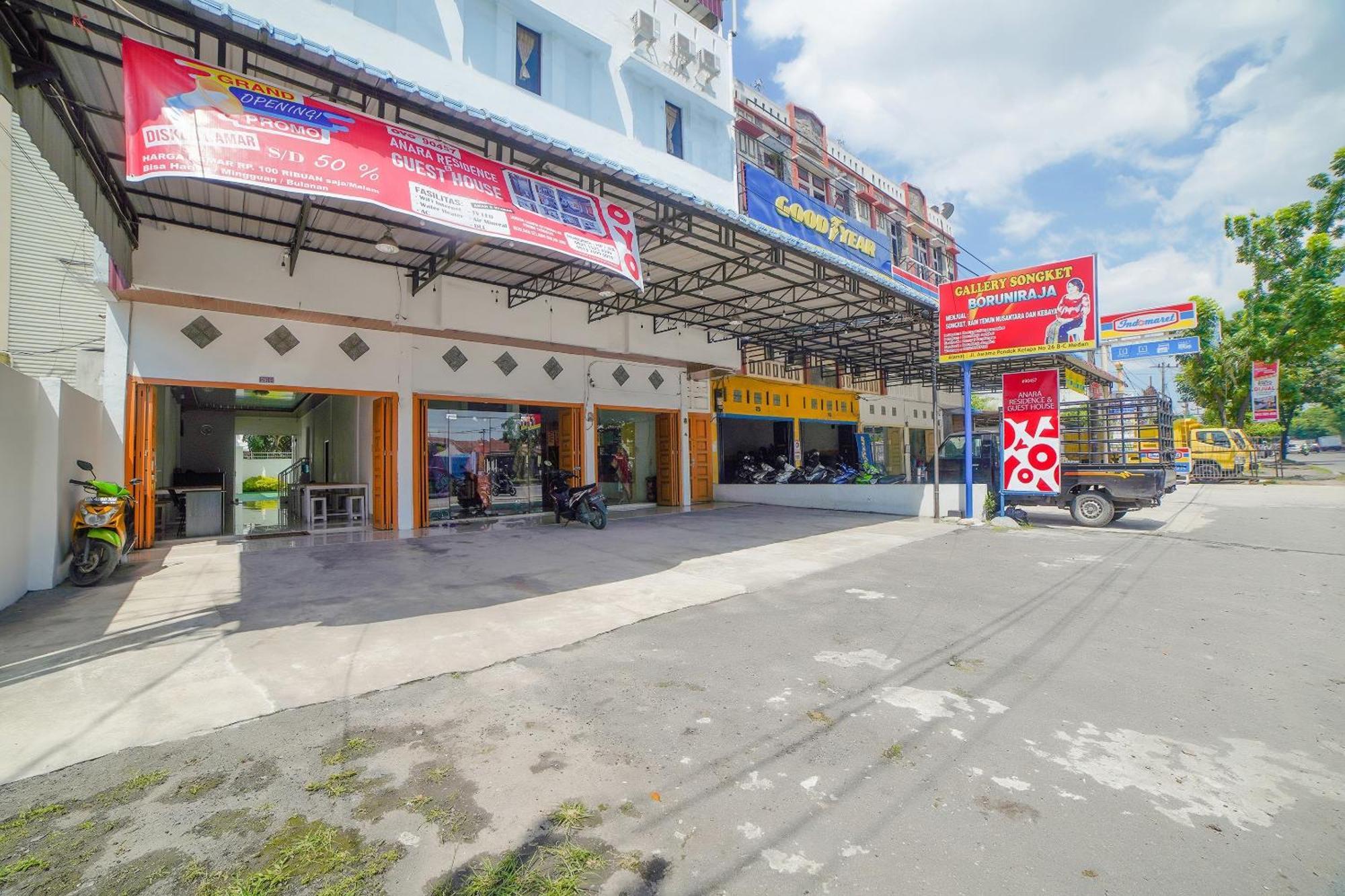 Super Oyo 90457 Anara Residence & Guest House Медан Экстерьер фото